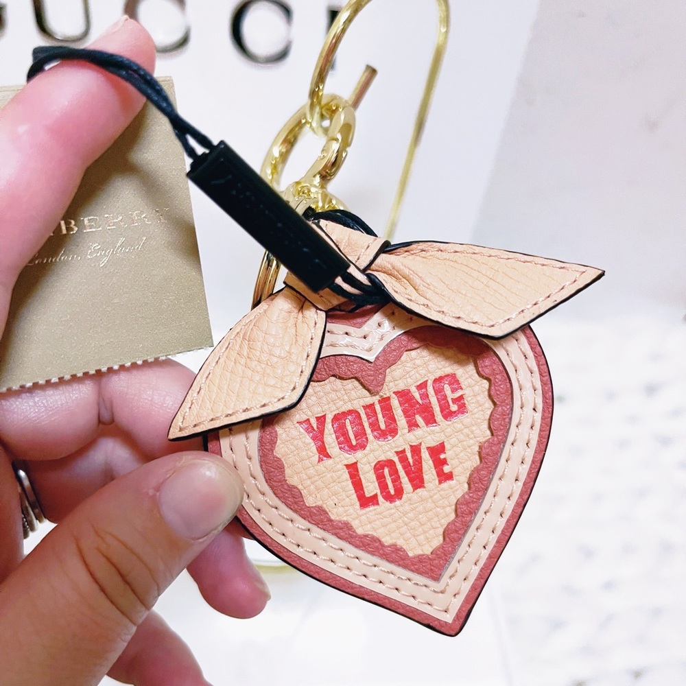 Authentic Burberry NWT Young Love Leather Heart Bag Charm / Keychain - Picture 9 of 11